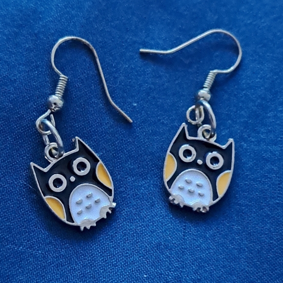 Cute Owl Earrings in Black and Yellow - Picture 5 of 5
